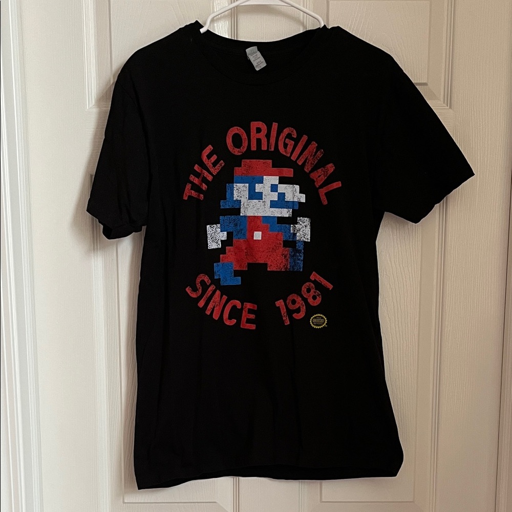 The Original Mario Nintendo Since 1981 Loot Crate T-Shirt  Size Large